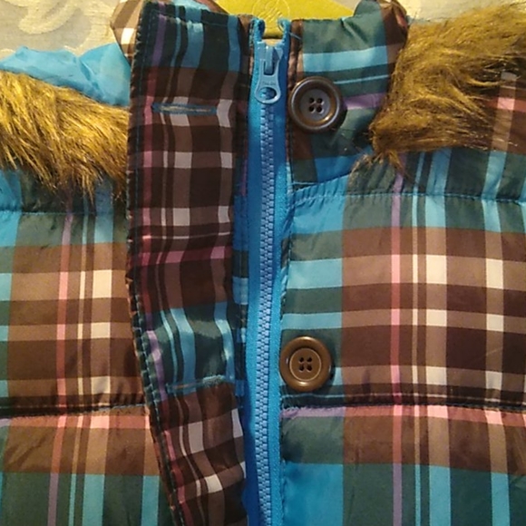 Arizona Jean Company Large FAUX FUR TRIMMED HOODED PUFFER VEST - Picture 3 of 8